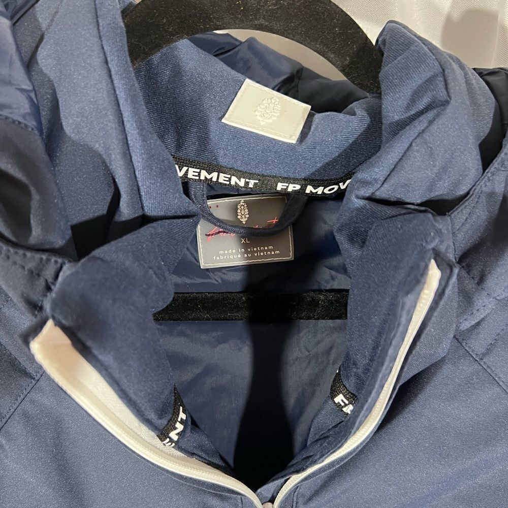 FREE PEOPLE MOVEMENT ALL PREPPED SHORT PARKA IN NAVY NWT SIZE XL - Picture 5 of 9